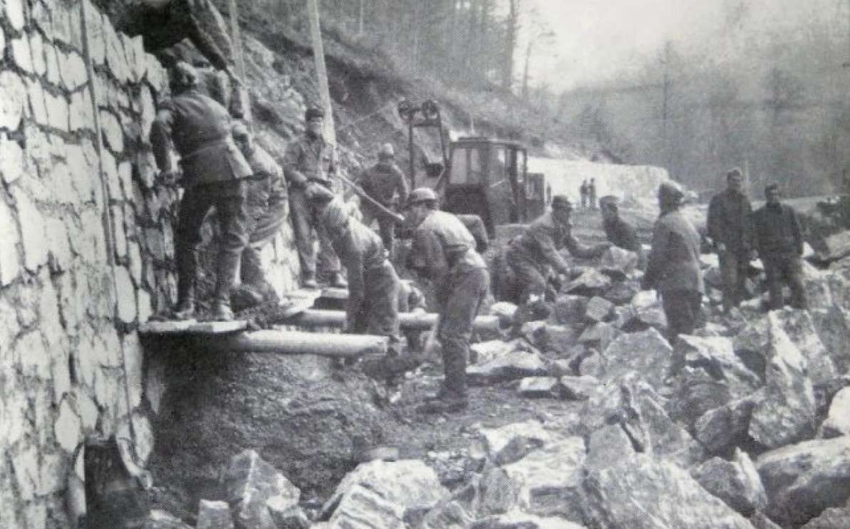 Excavation et consolidation des pentes dans la zone sud de Transfăgărășan