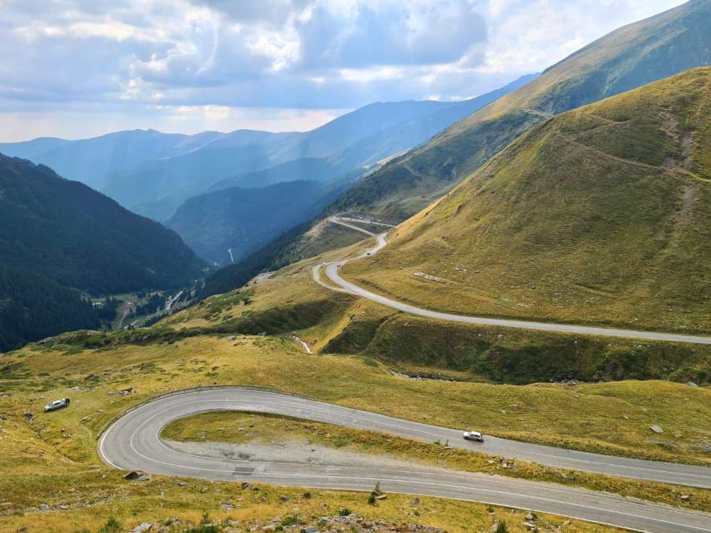 Ce segment impressionne par ses pâturages verts et ses nombreuses cascades