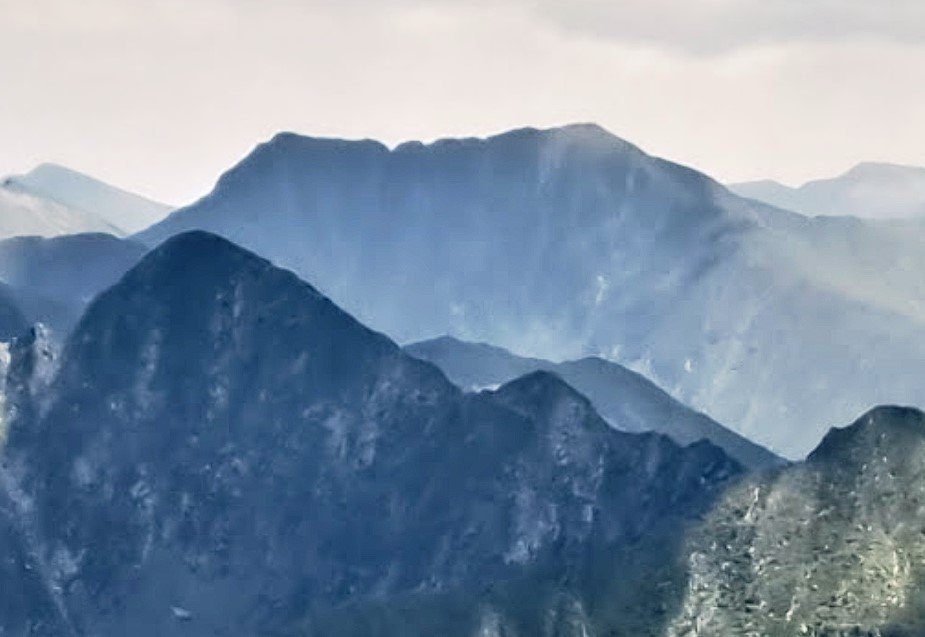 Vârful Vânătarea lui Buteanu 2025 Se vede spectaculos Marele Trapez, Vârfurile Moldoveanu și Viștea Mare