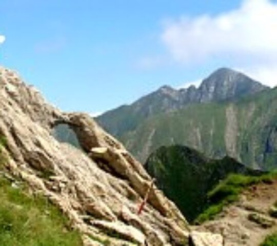 Complex Turistic Piscul Negru – Fereastra Zmeilor
